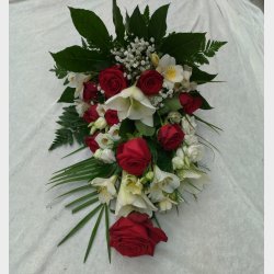 R�d og hvit b�rebukett