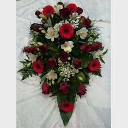 R�d og hvit b�redekorasjon