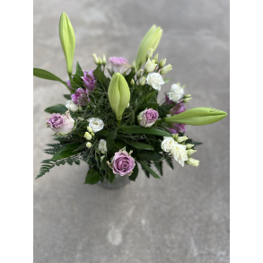 Lilla og hvit bukett