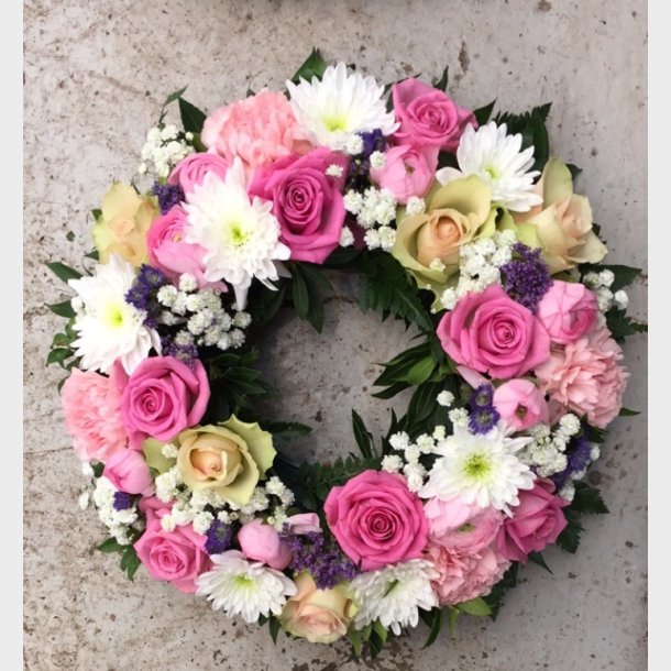 Rosa krans med hvit brytning