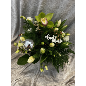 Julebukett med hvite tulipaner